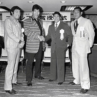 (左から)ジャンボ鶴田、ジャイアント馬場、アントニオ猪木、坂口征二