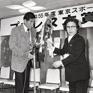 (左から)ジャンボ鶴田、ジャイアント馬場