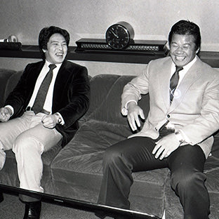 スーパータイガーと藤波辰巳(右)