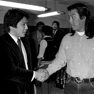 長州力(右)とスーパータイガー