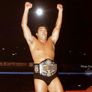 AWA世界ヘビー級ベルトを巻くジャンボ鶴田