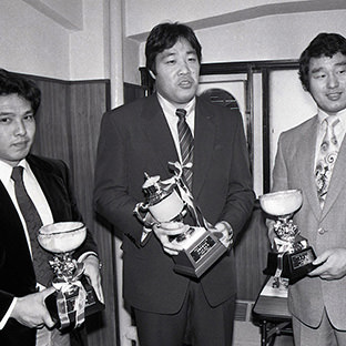(左から)スーパータイガー、ジャンボ鶴田、天龍源一郎