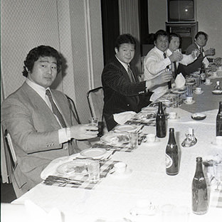 東スポ幹部と受賞者の食事会