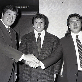 (左から)ジャンボ鶴田、藤波辰巳、長州力