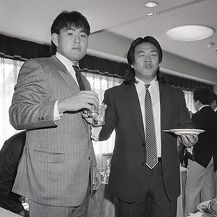 武藤敬司(左)と長州力