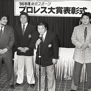 あいさつする藤波辰巳