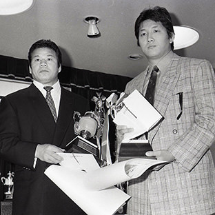 藤波辰巳(左)と前田日明