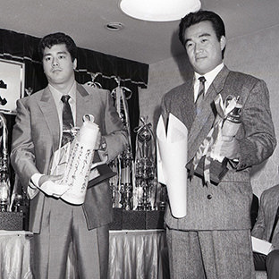 高田伸彦(左)と越中詩郎