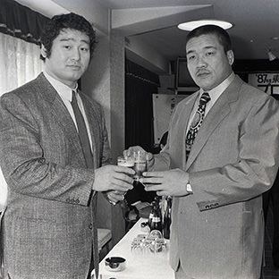 天龍源一郎と藤原喜明(右)