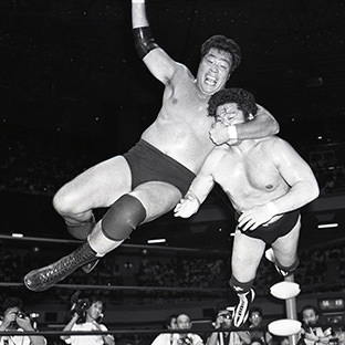 ジャンボ鶴田ＶＳ天龍源一郎