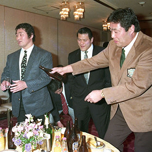 (左から)長州力、天龍源一郎、アントニオ猪木、ジャンボ鶴田