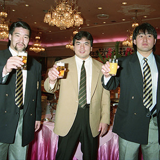 (左から)蝶野正洋、三沢光晴、武藤敬司