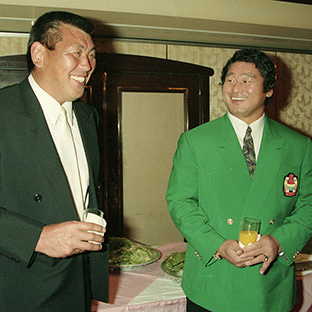 天龍源一郎(右)と坂口征二