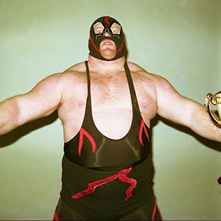 後楽園ホールで受け取ったビッグバン・ベイダー