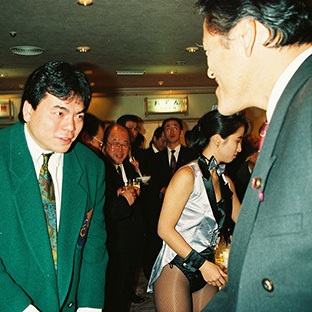 アントニオ猪木と三沢光晴(左)