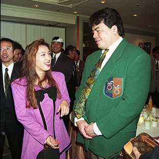 三沢光晴(右)と尾崎魔弓