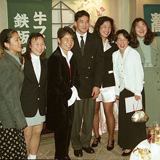 記念撮影に興じる選手たち