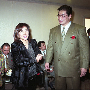 (右から)小橋健太、風間ルミ、GAMI