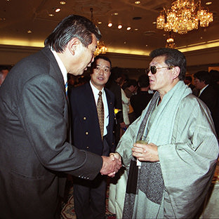 坂口征二(左)と真樹日佐夫