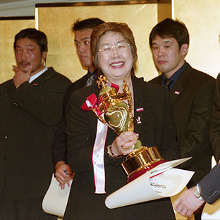 特別功労大賞・馬場の代理、馬場元子未亡人