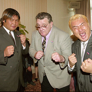 (左から)シャドウWX、ビル・ロビンソン、山川竜司