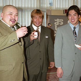 (左から)アブドーラ小林、シャドウＷＸ、伊東竜二