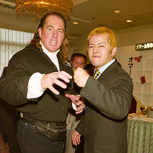 葛西純とザンディグ(左)