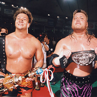 (左から)小島聡、天山広吉