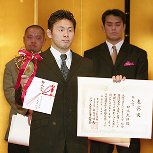 新人賞受賞の村浜武洋