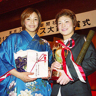 山本聖子(左)と坂本日登美