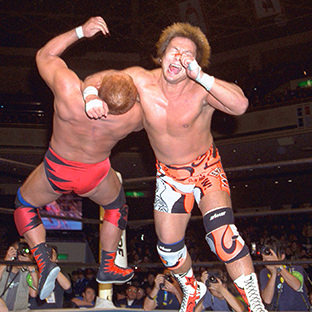 ZERO−ONE、大谷晋二郎×小島聡(右)、ラリアート=両国国技館