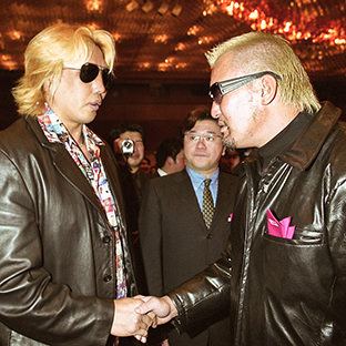 高山善廣と蝶野正洋(右)