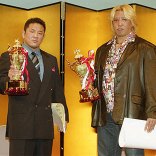 永田裕志(左)と高山善廣