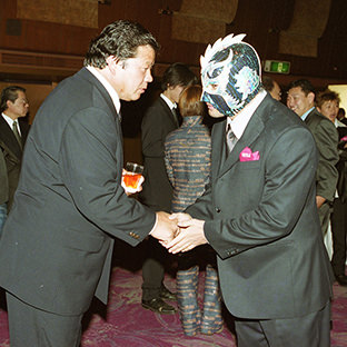 藤波辰爾(左)とウルティモ・ドラゴン