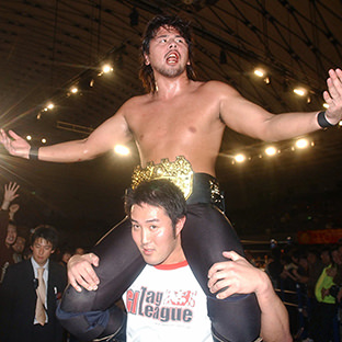 新日本プロレス、ＩＷＧＰヘビー、中邑真輔＝大阪府立体育会館