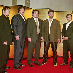 (左から)丸藤正道、小橋建太、三沢光晴、秋山準、ＫＥＮＴＡのノア勢