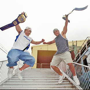 丸藤正道、ＫＥＮＴＡ（右）