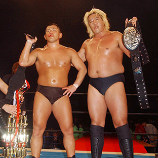 (左から)鈴木みのる、高山善廣