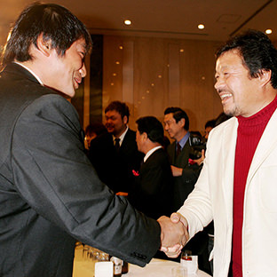 小橋建太と藤波辰爾(右)
