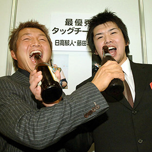 藤田ミノル(右)と日高郁人