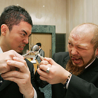 伊東竜二(左)と沼澤邪鬼