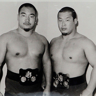 山本小鉄(左)と星野勘太郎