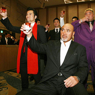 (左から)アントニオ小猪木、武藤敬司、浜亮太