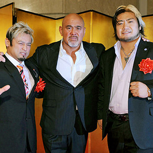 (左から)カズ・ハヤシ、武藤敬司、諏訪魔