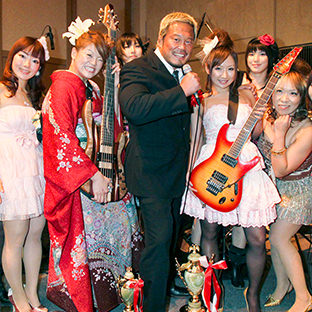 (左から)松本都、高橋奈苗（パッション・レッド、女子プロレス大賞）、真琴、杉浦貴（ノア・ＭＶＰ）、愛川ゆず季、志田光、星ハム子