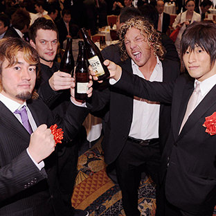 (左から)田口隆祐、プリンス・デヴィット、ケニー・オメガ、飯伏幸太