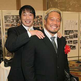 杉浦貴をねぎらう小橋建太