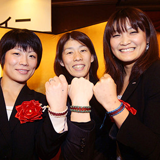 (左から)小原日登美、吉田沙保里、伊調馨