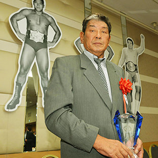 特別功労賞・坂口征二