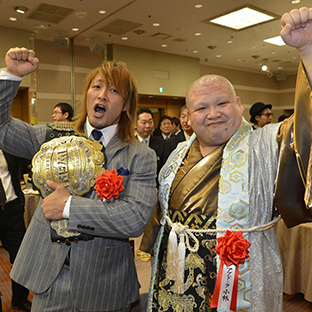 棚橋弘至(左)とアブドーラ小林